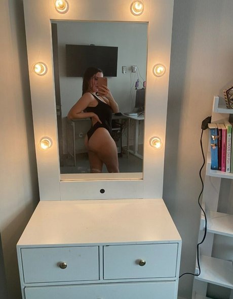 Aareni ASMR hot pornstar pic