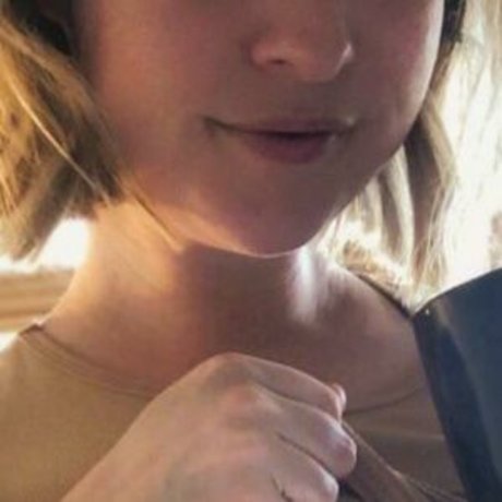 elisanextdoor nudes pornstar img