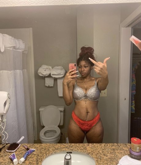 LilBootyCyy pornstar naked pics