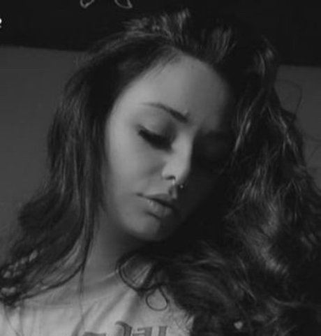 Bad Isabella_ pretty model image