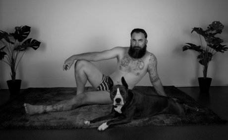 Dad Bod Poz exclusive actress galleries