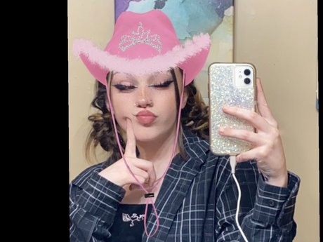 deadlydoll pornographic model pic