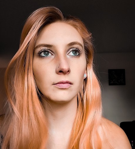 DeadBeat Bones star porn photo