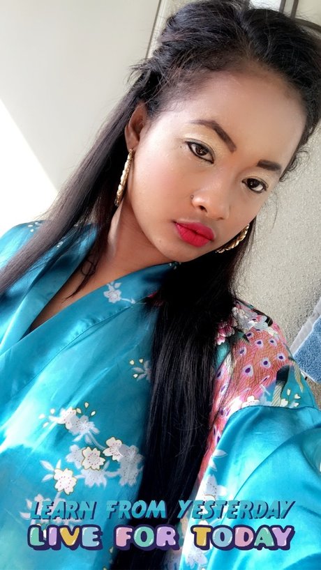 Qween ForReal porn actress galleries