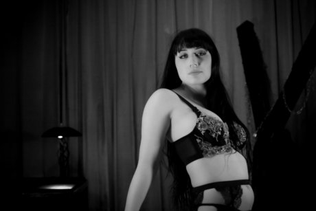 Queen Daeva free model photos