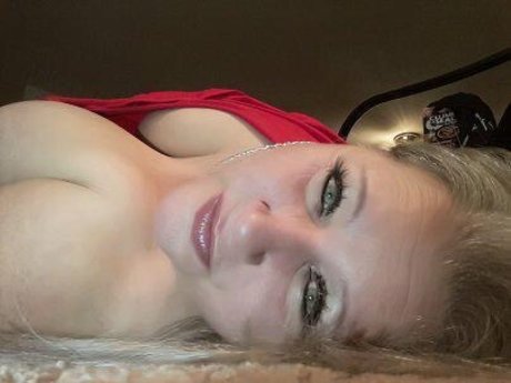 Queen Curvy Cyan perfect model galleries