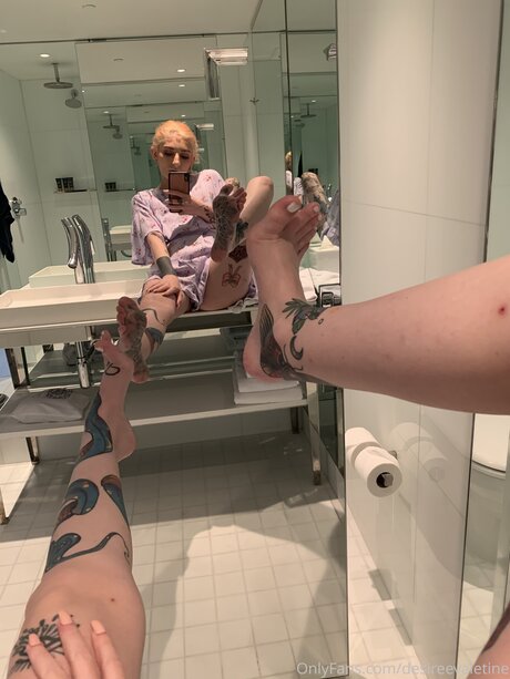 DollFaceDesy hd model pics