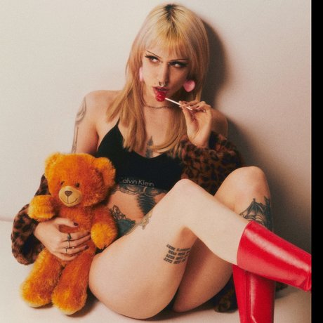 busty teen onlyfans free pic