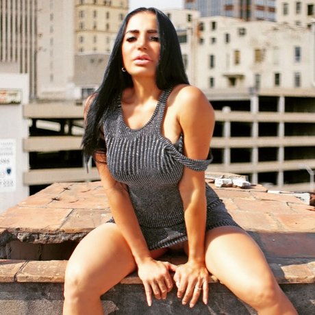 Reina Latina top star picture