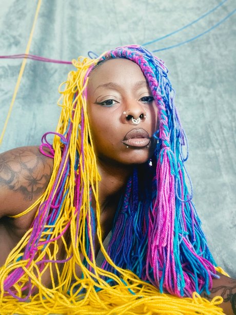 ReigningUnicorn model pornographic pics