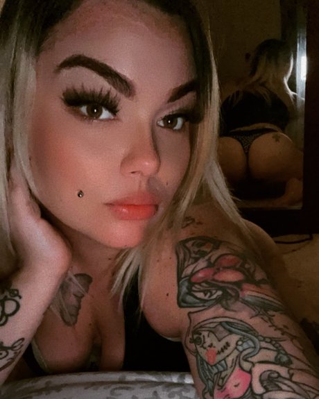 Reign de la Cruz star porn img