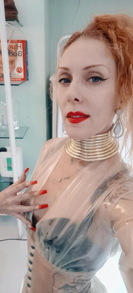 Regina Milano Dom erotic model pictures