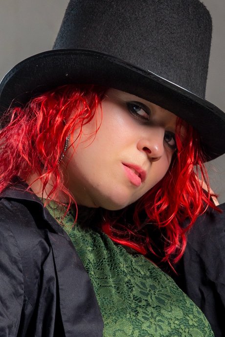 RedQueen nudes actress pic