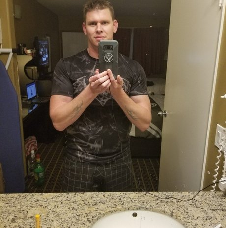 Ryan Wade pretty actress img