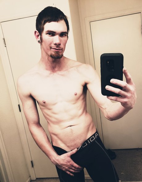 Blueeyed Bachelor star hot pic