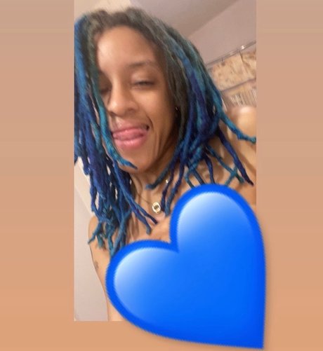 RoyalBlue star nude pics