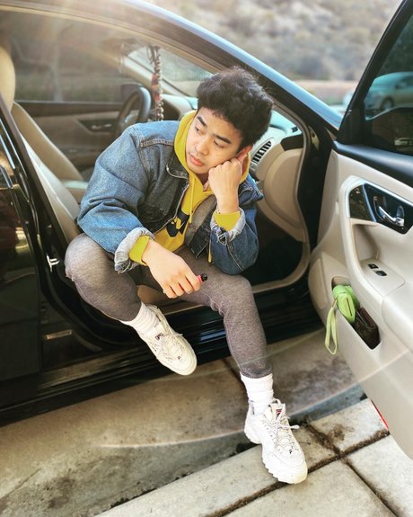 DUMPTRUCK nudes actress pictures