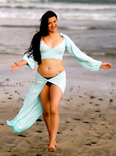 Sahara Max TOP 6 2_ model adult pic