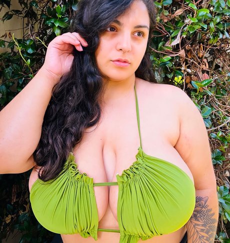 Sad Carousel model exclusive photos