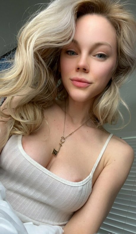 skinny brunette onlyfans nude pictures