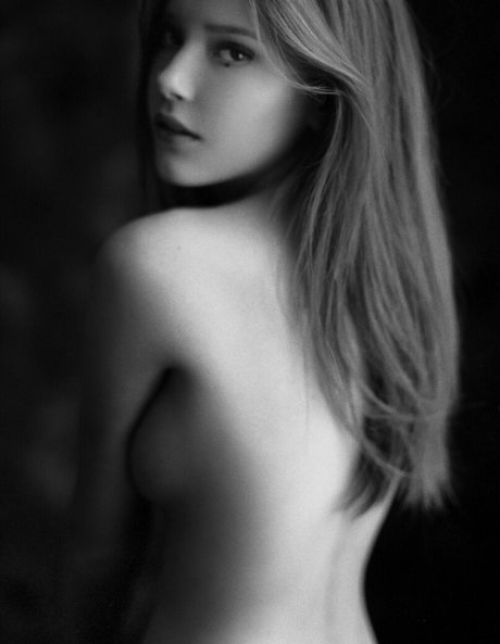 Katya Sitak star perfect pics