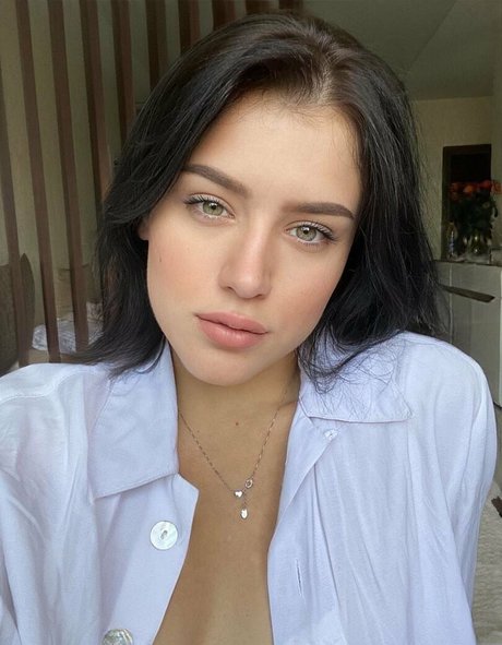 lerabigbabyass model naked photos