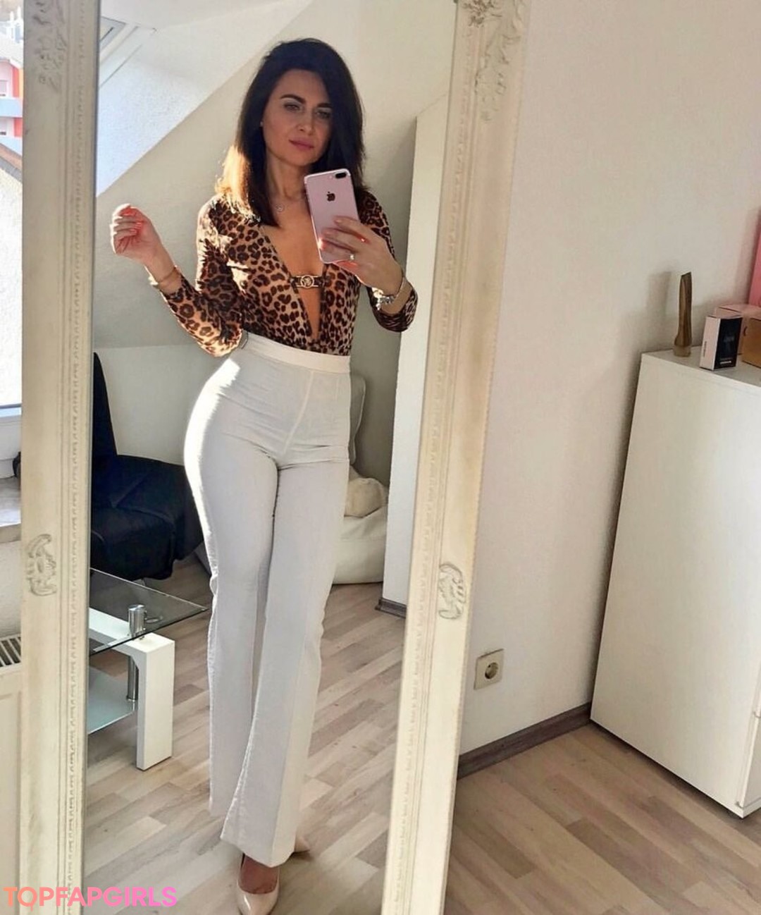 curvy muscle onlyfans sexy pic