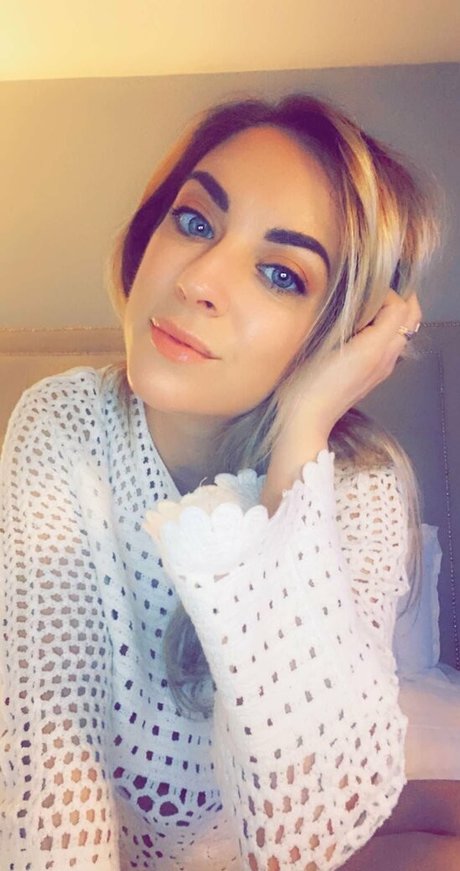 skinny brunette onlyfans art naked picture