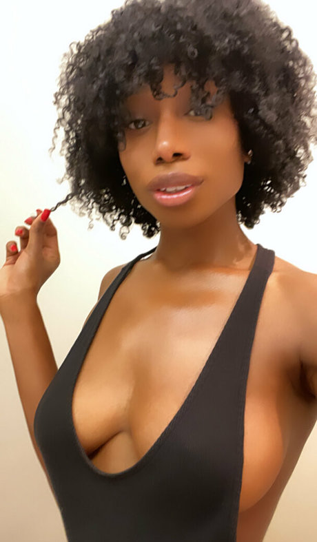 kinsleykarter sexy pornstar image