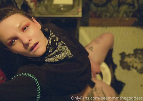 eeemmmthegoddess model top photos