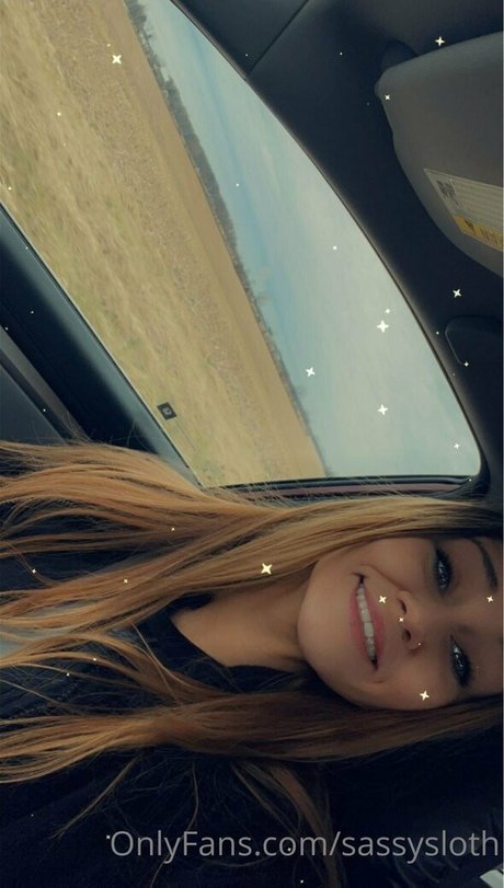 sassysloth model erotic photos