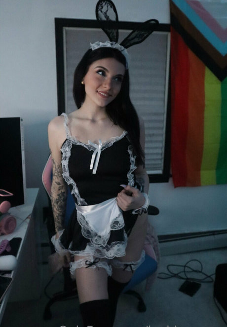 leahjamesxo perfect pornstar pics