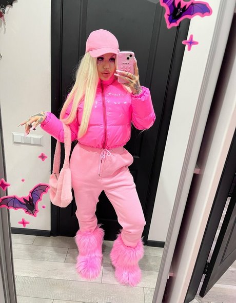 Nasty bimbo hot model photo