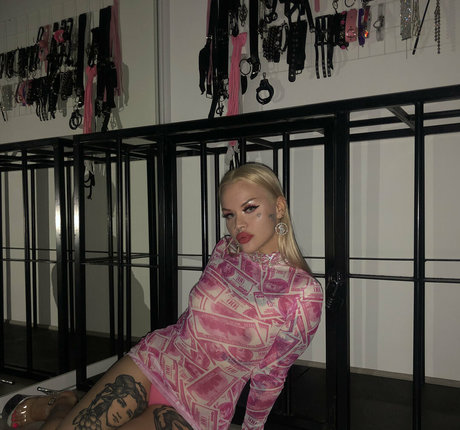 Nasty bimbo star sex picture