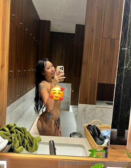 skinny brunette onlyfans pornographic picture