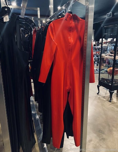 missvaleriexxx model porn galleries