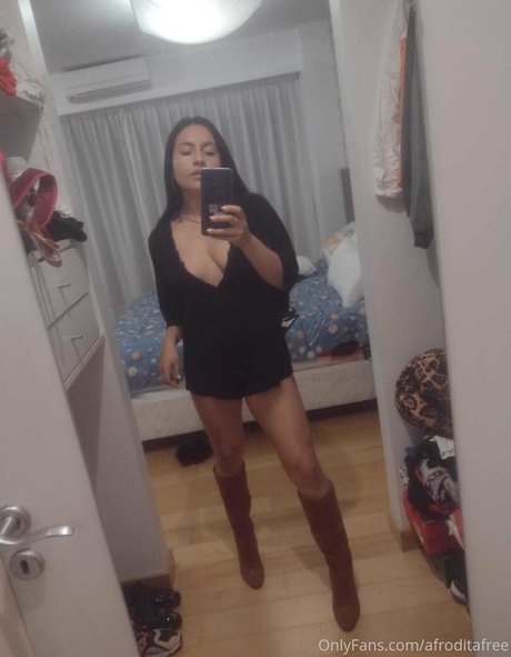 afroditafree naked model picture