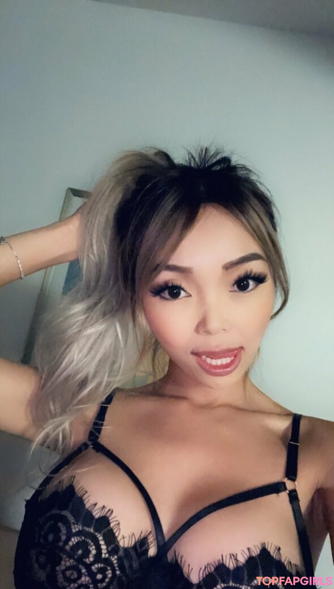 ItsyVicky star naked pic