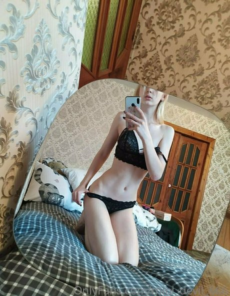 mini devil 666 model nudes pic