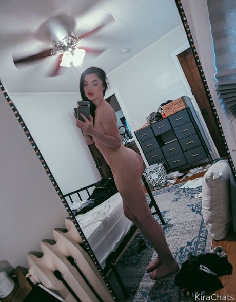 KiraChats high quality model pic