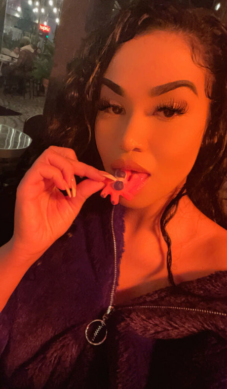 sheismichaela sex model photo