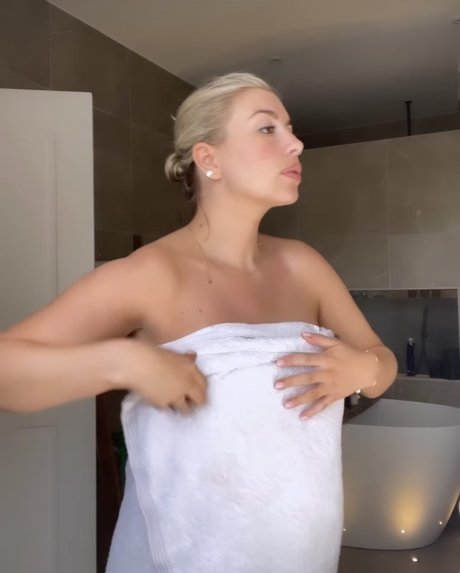 ebony squirt onlyfans naked image