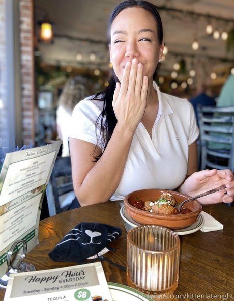 kittenlatenight star naked pictures