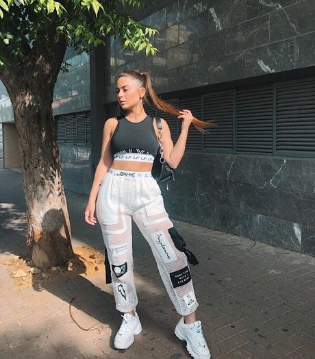 Effy Palarya hd actress gallery