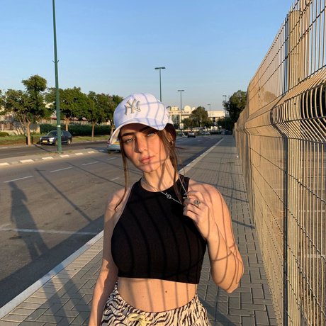 Effy Palarya model free pic