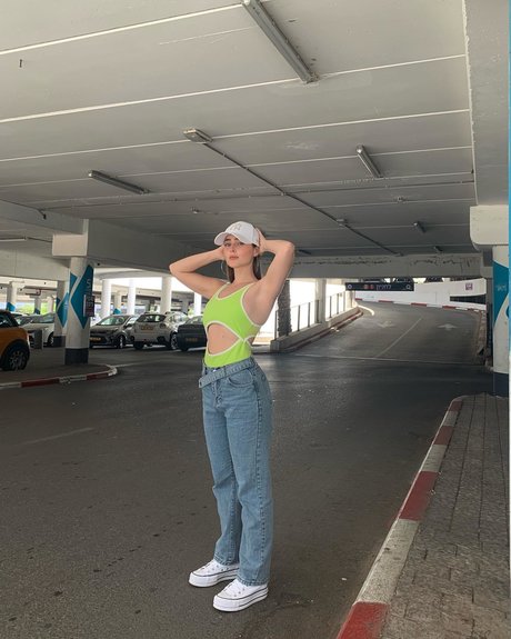 Effy Palarya model sexy pics