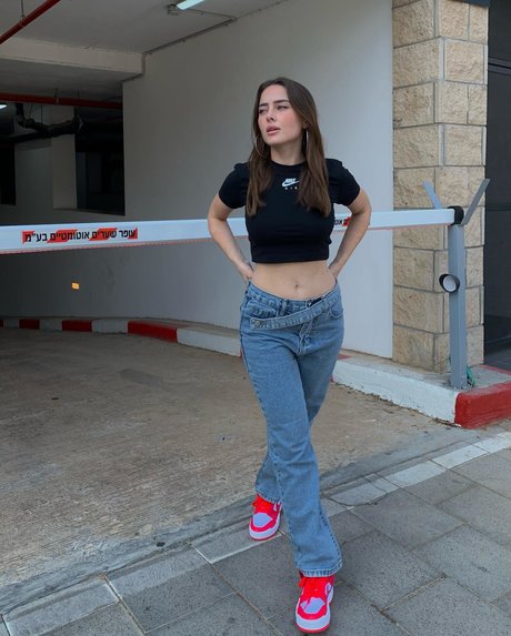 Effy Palarya pornstar adult gallery