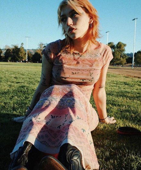 Kailee Morgue beautiful model img