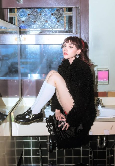 Kailee Morgue beautiful model img