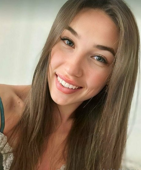 foxyuzumaki sexy star image